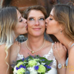 Braut mit Töchtern